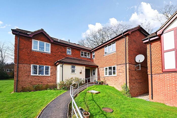 2 Bedroom Flat For Sale In Graycoats Drive, Crowborough, TN6