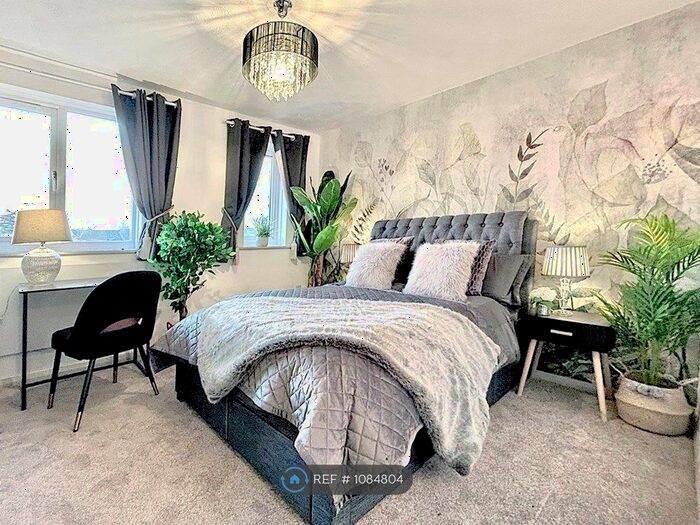 2 Bedroom Flat To Rent In Green Pond Close, London, E17