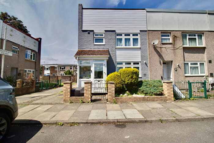 3 Bedroom End Of Terrace House For Sale In Saddleworth Square, Romford, RM3