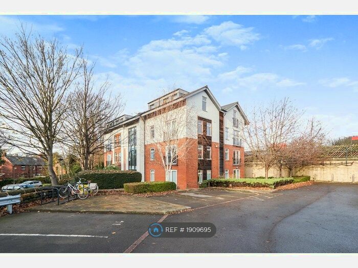 2 Bedroom Flat To Rent In Station Approach, Leeds, LS5