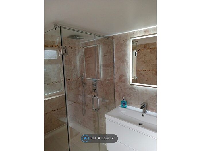 4 Bedroom Flat To Rent In London, London, SW6