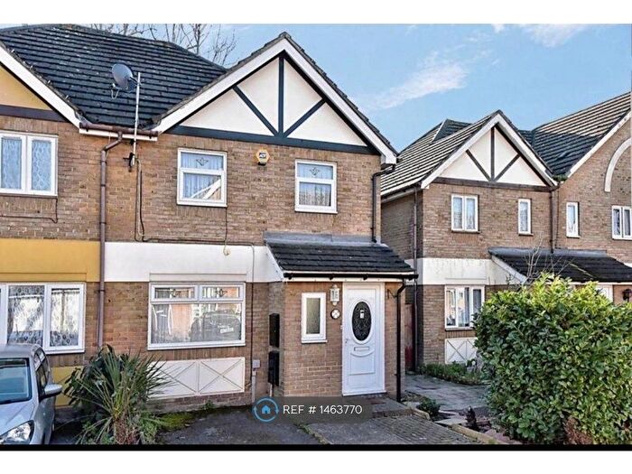 3 Bedroom Semi-Detached House To Rent In Pump Lane, London, SE14