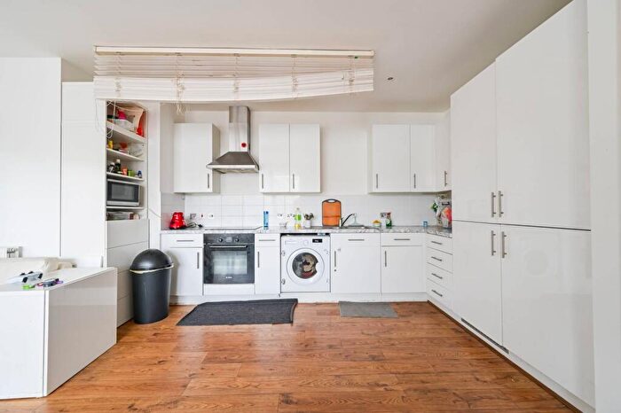 2 Bedroom Flat For Sale In East Ferry Road, , Canary Wharf, London, E14