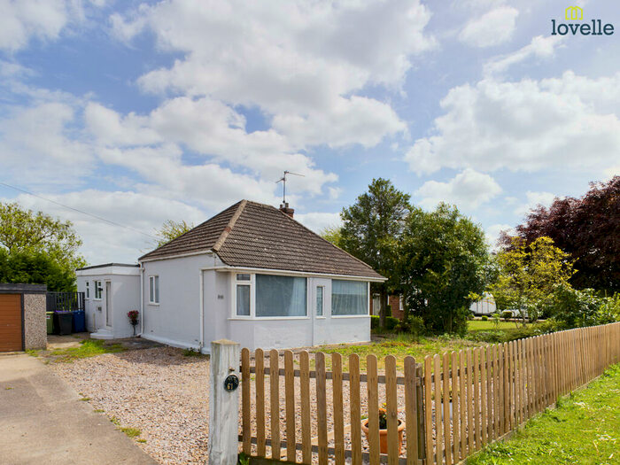 3 Bedroom Bungalow For Sale In Saxilby Road, Sturton By Stow, LN1