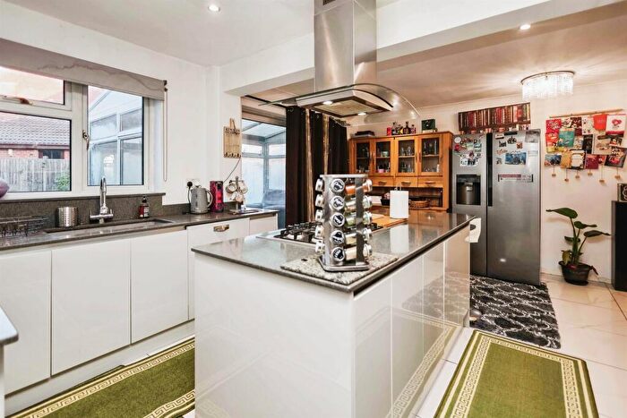 4 Bedroom Detached House For Sale In Olliver Close, Halesowen, B62