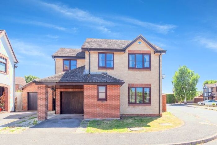 4 Bedroom Flat To Rent In French Laurence Way, Chalgrove, Oxford, OX44