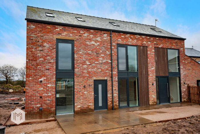 4 Bedroom Barn Conversion For Sale In The Dutch Barn, Manchester Road, Walmersley, Greater Manchester, BL9