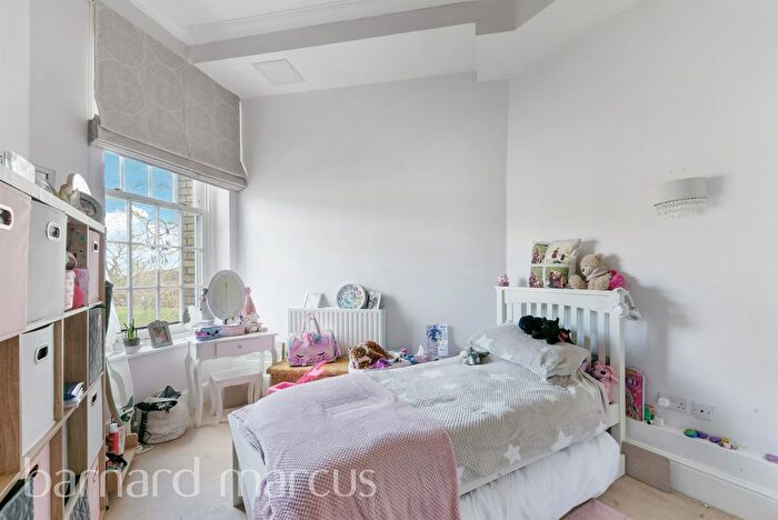 1 Bedroom Flat For Sale In Horton Crescent, Epsom, KT19