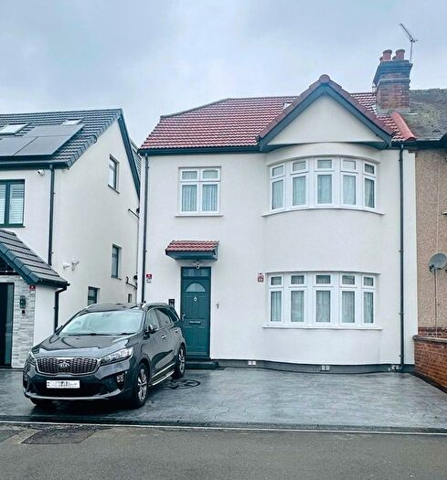 4 Bedroom Semi Detached House To Rent In Spencer Road, Isleworth, TW7