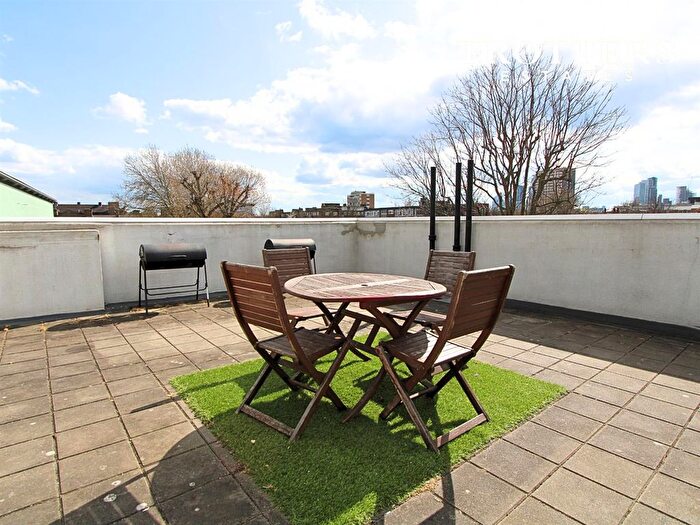 1 Bedroom Flat To Rent In Achilles House, Bethnal Green, London, E2