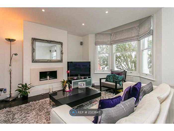 2 Bedroom Flat To Rent In Clapham South, London, SW4