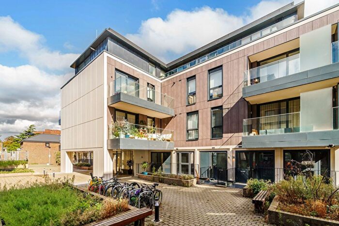 1 Bedroom Flat For Sale In Indigo Square, Surbiton, KT6