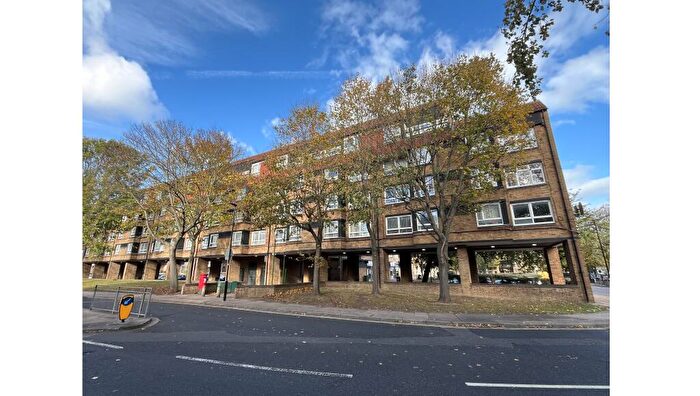 1 Bedroom Flat For Sale In Whinchat Road, Plumstead, London, SE28