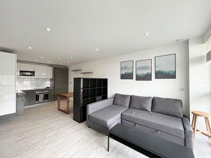 2 Bedroom Flat To Rent In Embankment House -, P17