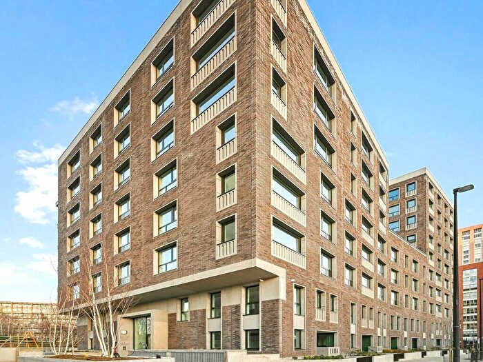 2 Bedroom Apartment To Rent In Escapade Place, London, E14