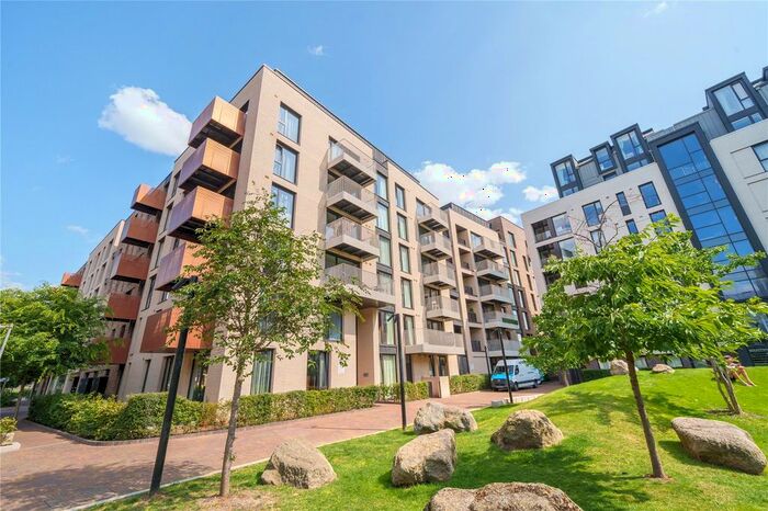 2 Bedroom Flat To Rent In Leyton Green Road, London, E15