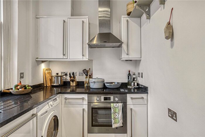 2 Bedroom Flat For Sale In Granville Square, Islington, London, WC1X