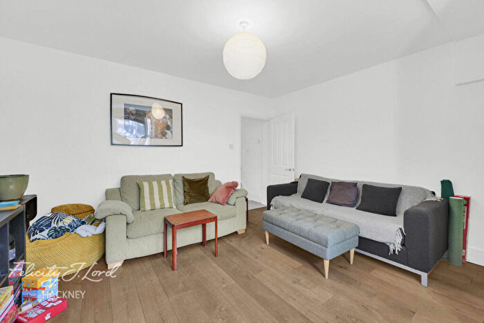 4 Bedroom Terraced House For Sale In Killowen Road, London, E9 - Photo 5
