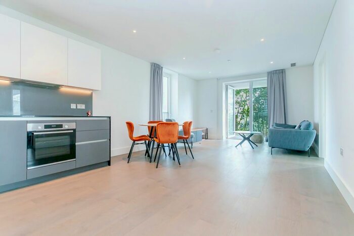 2 Bedroom Flat To Rent In Gartons Way, London, SW11