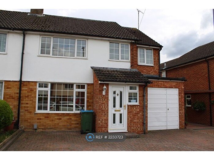 5 Bedroom Semi-Detached House To Rent In Queens Mead, Aylesbury, HP21