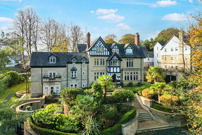 2 Bedroom Flat For Sale In Park Mont, Park Avenue, Roundhay, Leeds, LS8