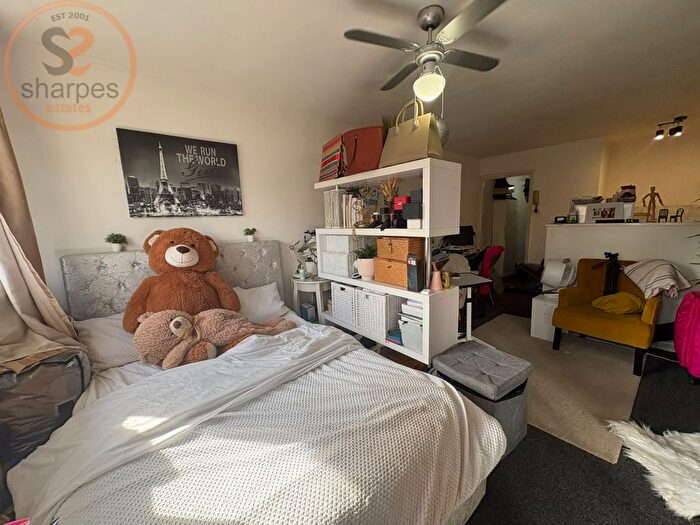 1 Bedroom Flat To Rent In Bouverie Court, Farnan Road, London, Streatham, SW16