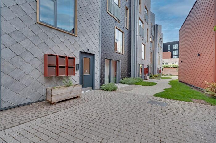 3 Bedroom Apartment For Sale In Cutlers Gardens, Sheffield, S3