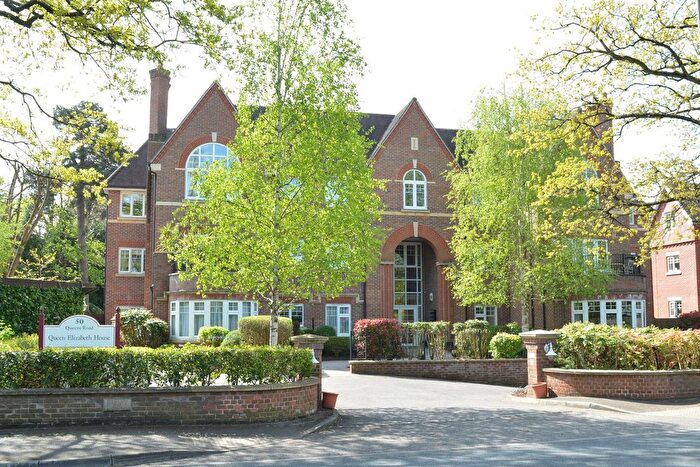 2 Bedroom Flat For Sale In Queen Elizabeth House, Queens Road, Weybridge, KT13