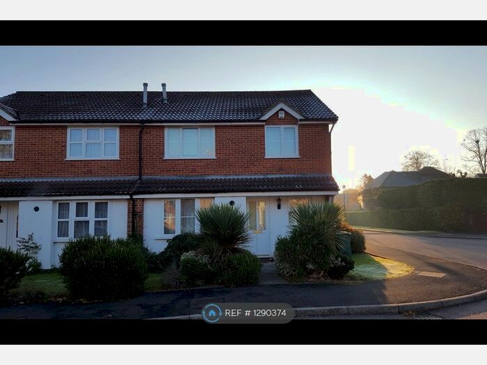 2 Bedroom End Of Terrace House To Rent In Staffords Place, Horley RH6