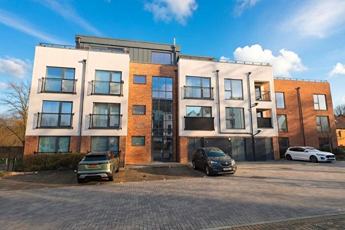 1 Bedroom Flat For Sale In Hurricane House, Kenley Place, Uxbridge, UB10