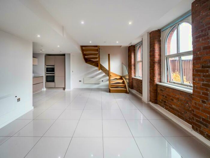 3 Bedroom Duplex To Rent In Apt . :: Ice Plant, M4