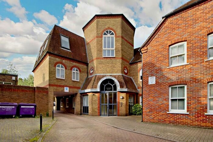 2 Bedroom Flat To Rent In High Street, Rickmansworth, WD3