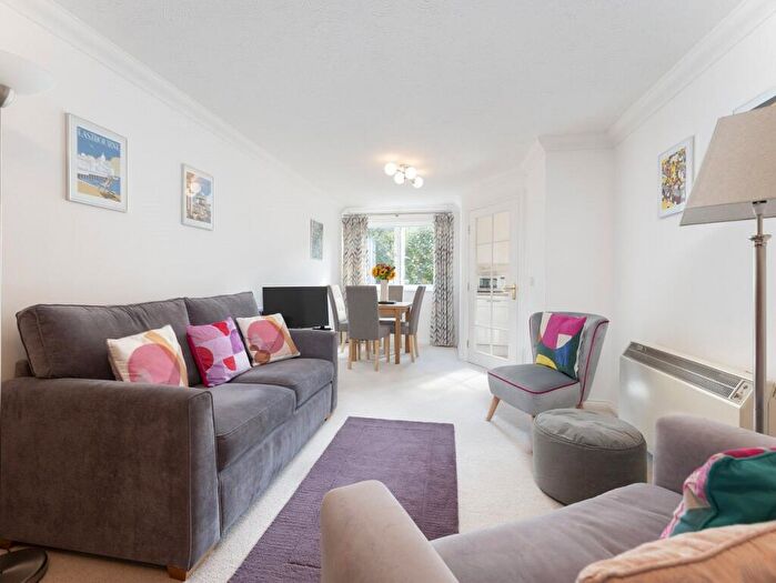 2 Bedroom Apartment For Sale In Cavendish Road, Sutton, Surrey, SM2