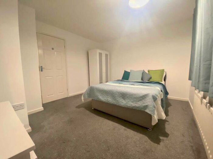 2 Bedroom Flat To Rent In Student Apartment - Ravendale Drive, Lincoln, LN2