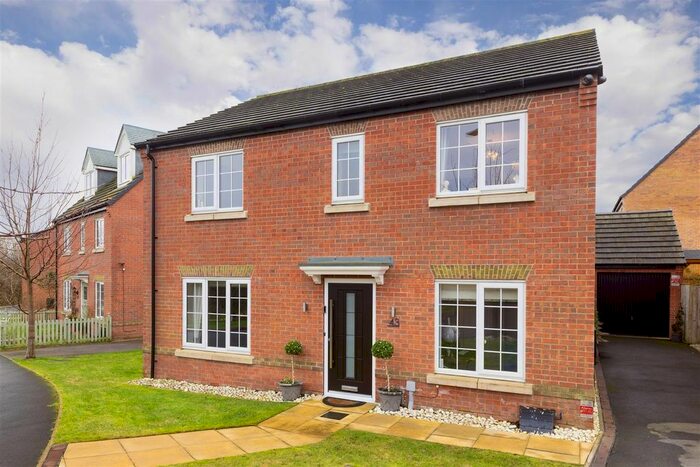 4 Bedroom Detached House For Sale In Oak Drive, Whinmoor, Leeds, LS14