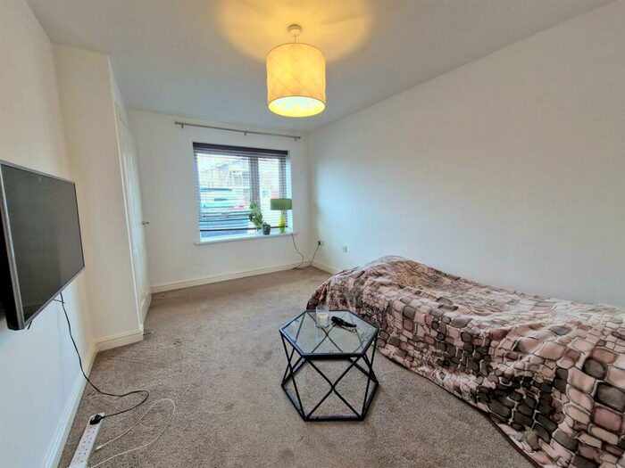 2 Bedroom Semi-Detached House For Sale In Frogmill Road, Northfield, Birmingham, B31