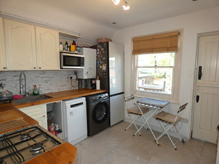 3 Bedroom Apartment To Rent In Hatfield Road, St. Albans, AL1