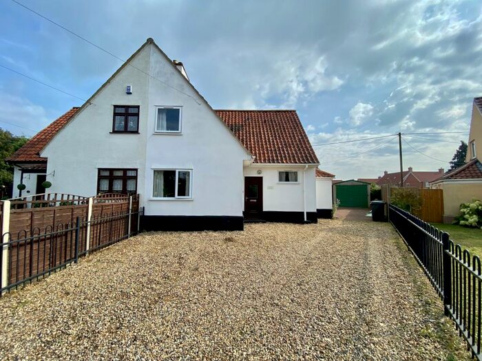 3 Bedroom House To Rent In Silfield Road, NR18