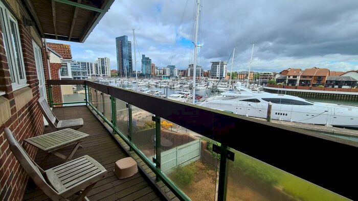 2 Bedroom Flat To Rent In Pacific Close, Ocean Village, Southampton, SO14