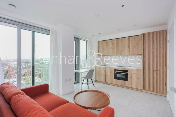 1 Bedroom Apartment To Rent In Jacquard Point, Tapestry Way, The Silk District, E1