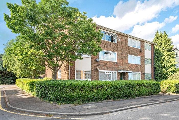 2 Bedroom Flat To Rent In Temple Close, Finchley, N3