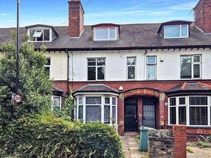 7 Bedroom Terraced House For Sale In St. Michaels Crescent, Leeds, LS6