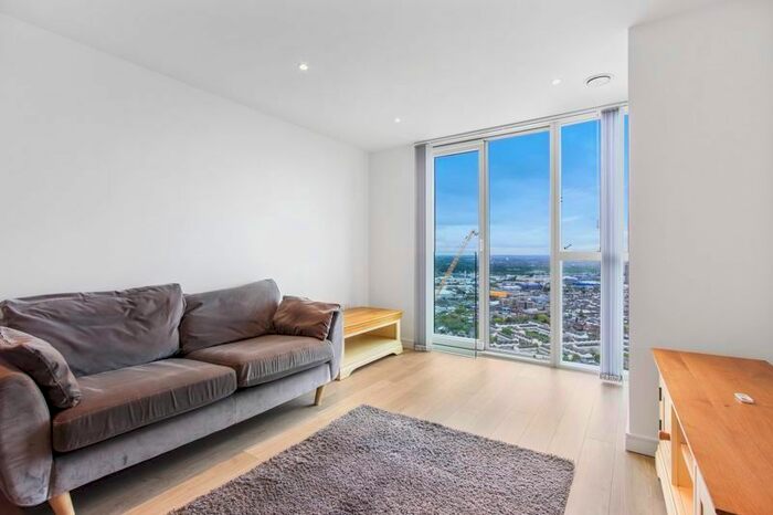 2 Bedroom Flat To Rent In Pinnacle Apartments, Saffron Square, Croydon, CR0