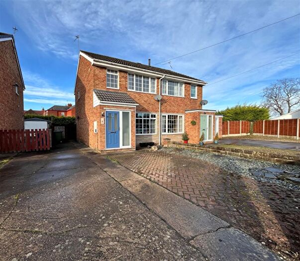 3 Bedroom Semi Detached House For Sale In Willow Drive, Hook, Goole, DN14