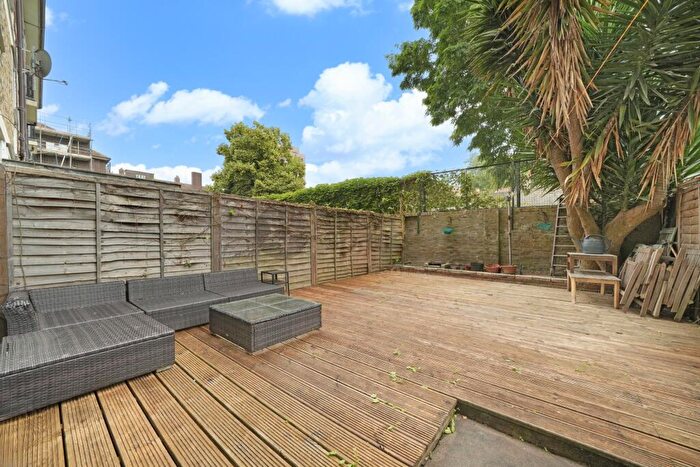 3 Bedroom House To Rent In Pevensey House, Ben Johnson Road, Stepney Green, E1