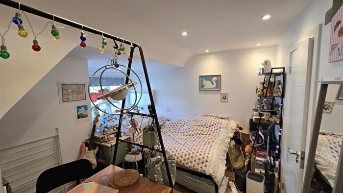 Studio To Rent In Temple Gardens, London, NW11