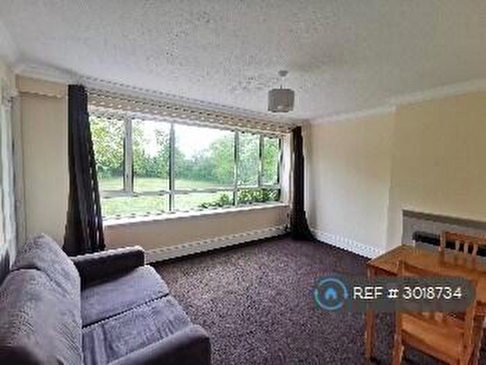 1 Bedroom Flat To Rent In Priestwood Square, Bracknell, RG42