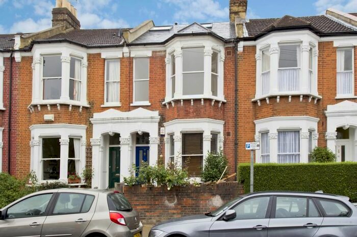 3 Bedroom Flat To Rent In Galveston Road, London, SW15