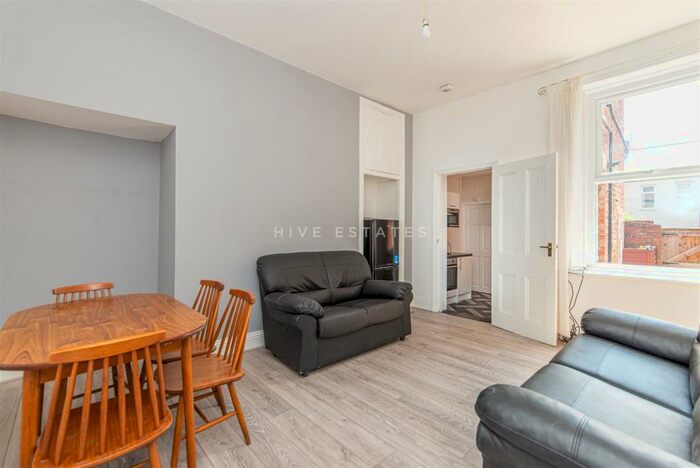 2 Bedroom Flat To Rent In Tosson Terrace, Heaton, Newcastle Upon Tyne, NE6
