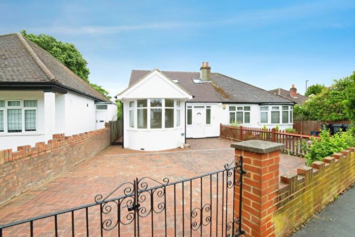 3 Bedroom Bungalow For Sale In Bywood Avenue, Croydon, CR0